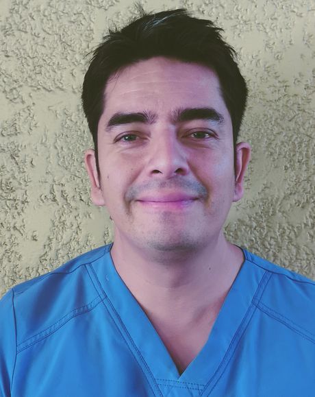 Retrato de Samuel Riquelme, TENS