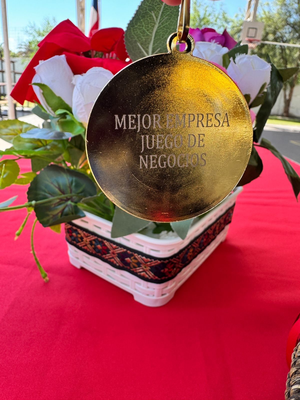 Trofeo de Mejor Empresa obtenido por estudiantes en el Juego de Negocios