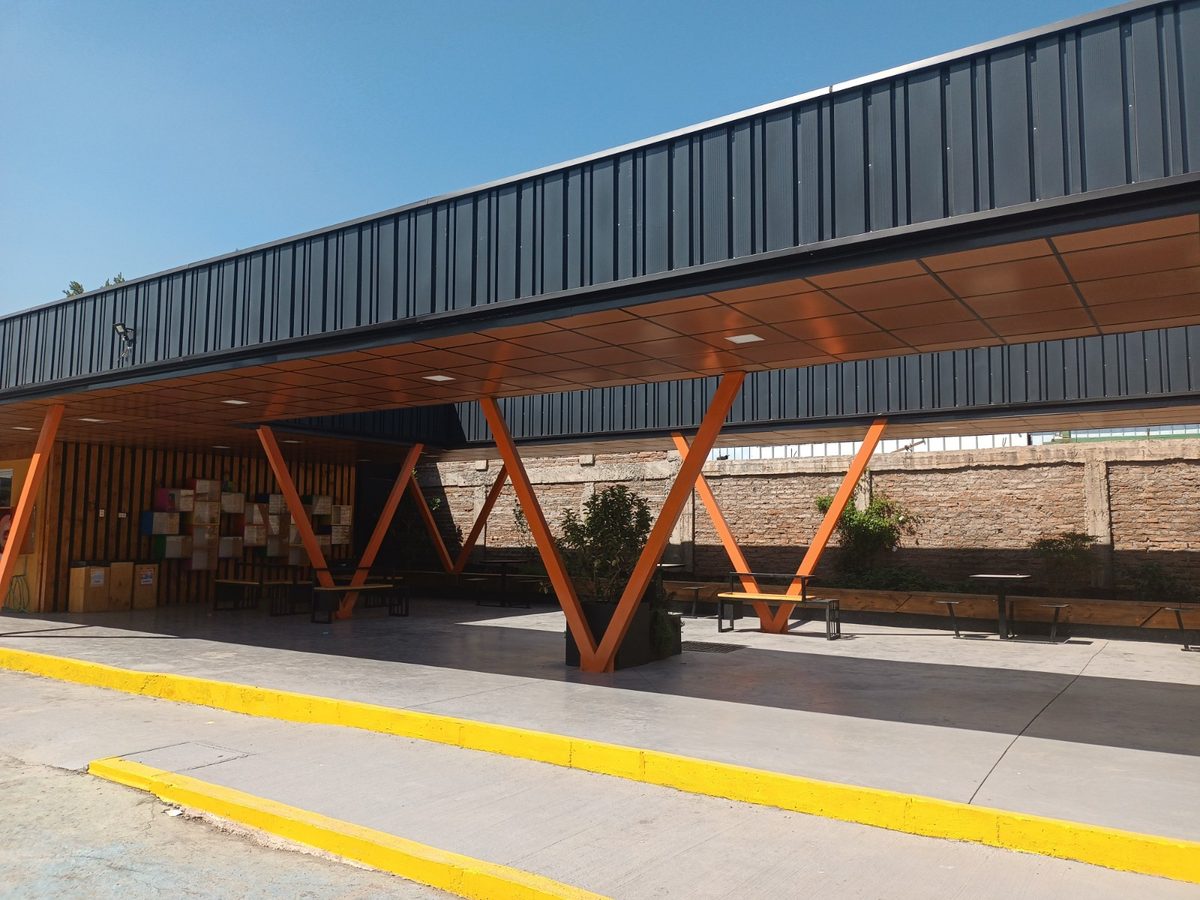Gimnasio techado del Colegio Polivalente Inglés